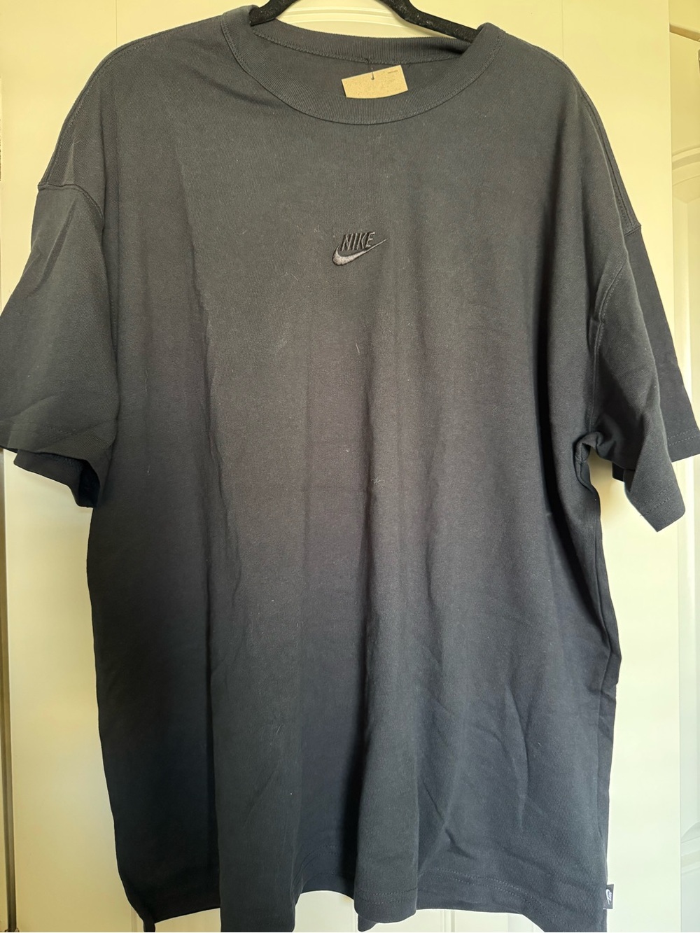 Nike Men’s Sportswear Premium Essential t shirt
